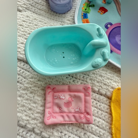 Fisher-Price Little People Cuddle & Play Nursery playset - Picture 5 of 13